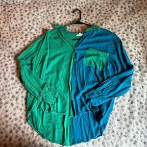 Entro Women’s Two-Tone Green and Blue Button Down Shirt